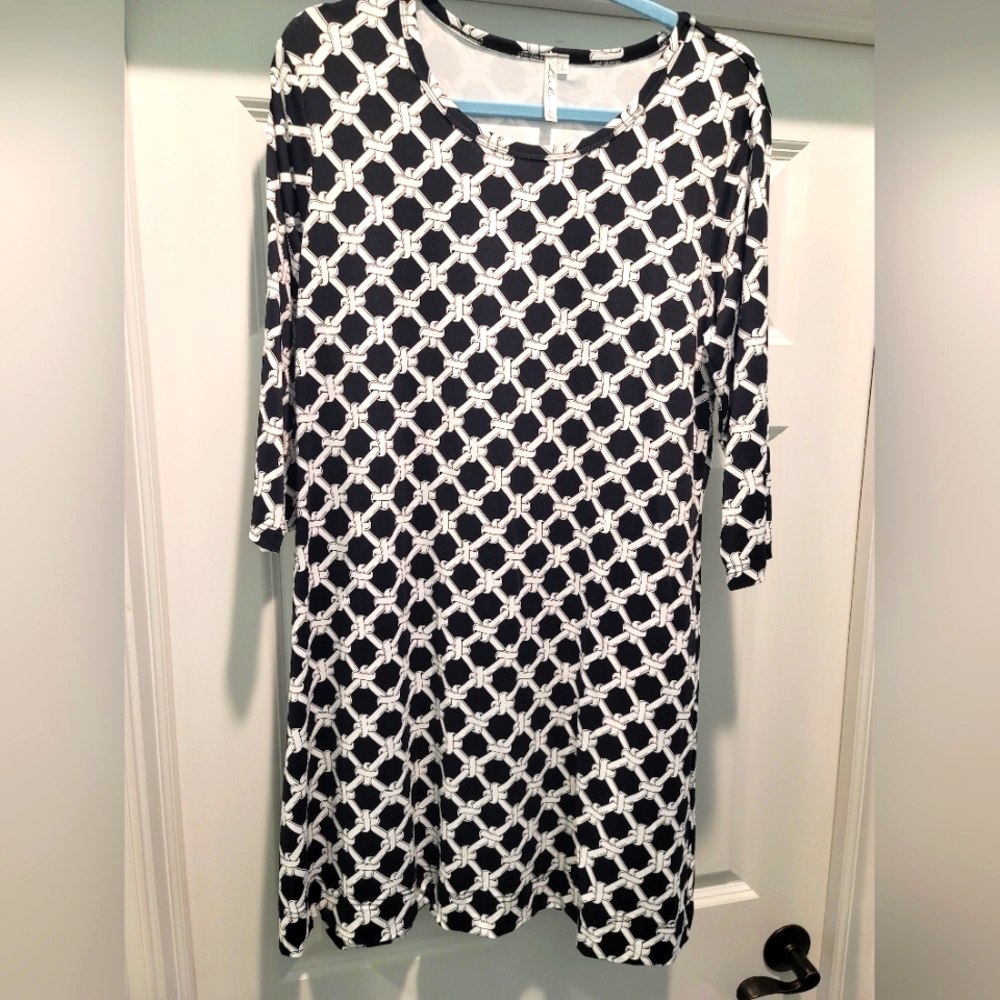 Lulu-B Black & White Asymmetrical Rope-Pattern Shift Dress